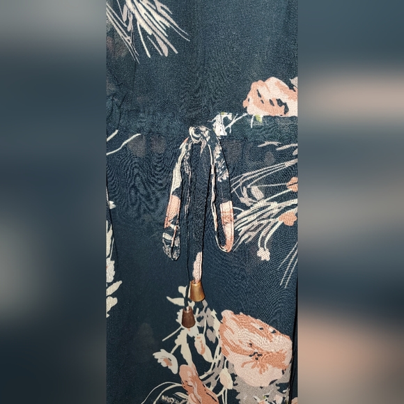 Navy Flower Top - Picture 6 of 8